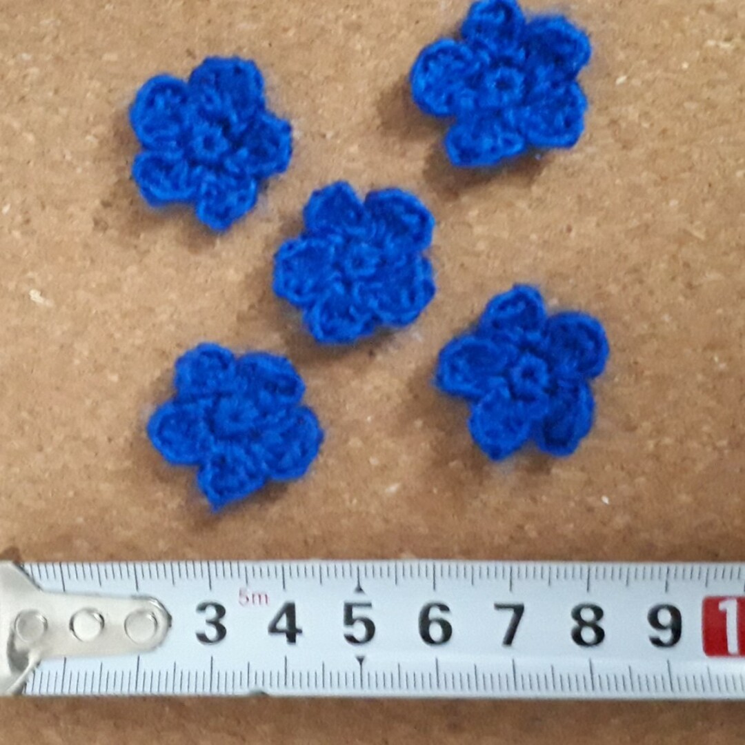 フラワーモチーフ　青　5個 ハンドメイドの素材/材料(各種パーツ)の商品写真