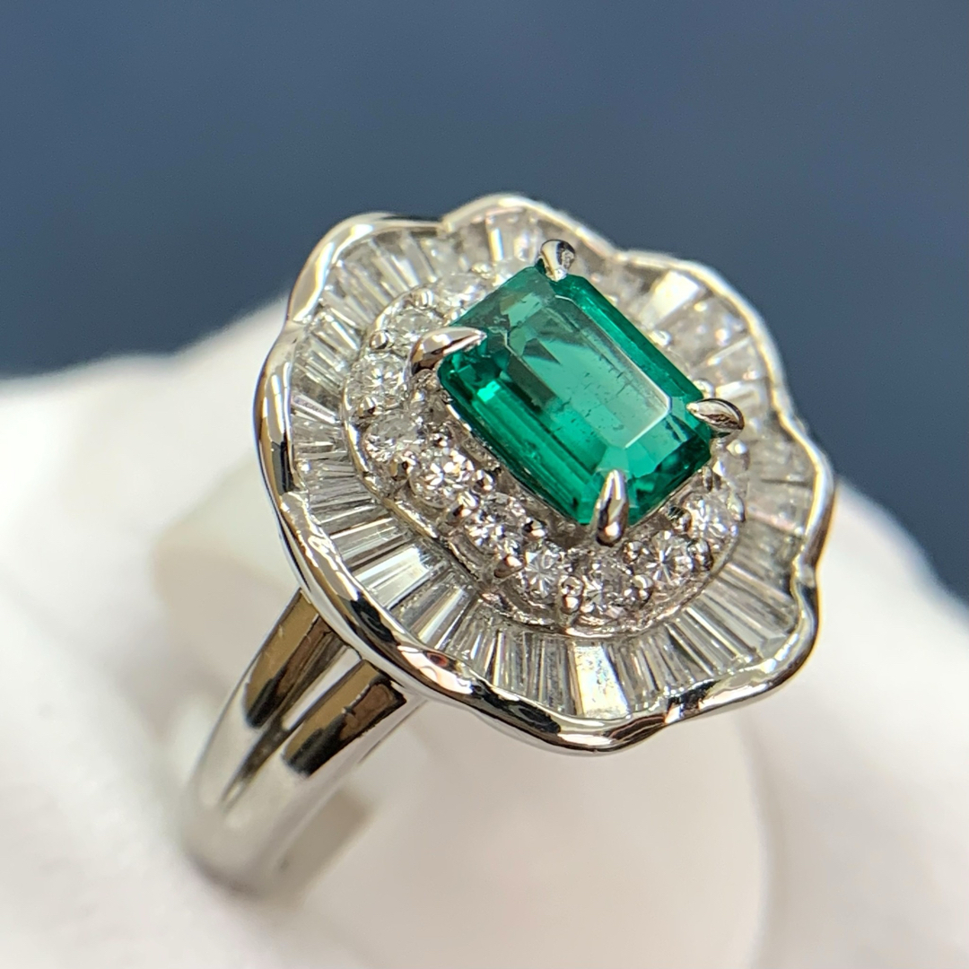 ジュエリーマキ　Pt850 エメラルド　0.90 ダイヤ　0.93 リング　指輪 レディースのアクセサリー(リング(指輪))の商品写真