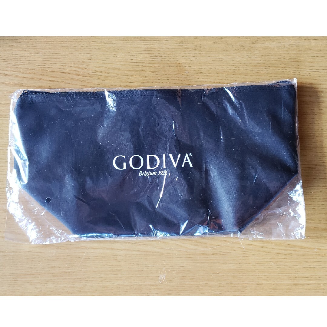 GODIVA(ゴディバ)のGODIVA ゴディバ　ポーチ　ブラック レディースのファッション小物(ポーチ)の商品写真