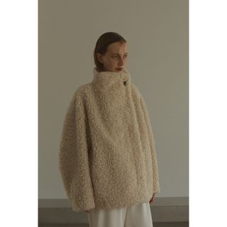 クラネ(CLANE)のCURLY FUR COCOON COAT   / MANOF(毛皮/ファーコート)