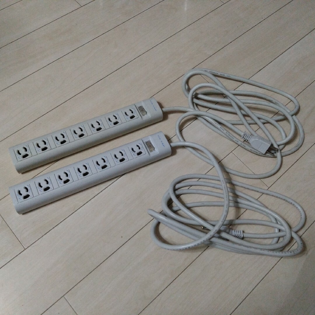 電源タップ　3つ穴　6個口（3メートル）×2個セット スマホ/家電/カメラの生活家電(その他)の商品写真