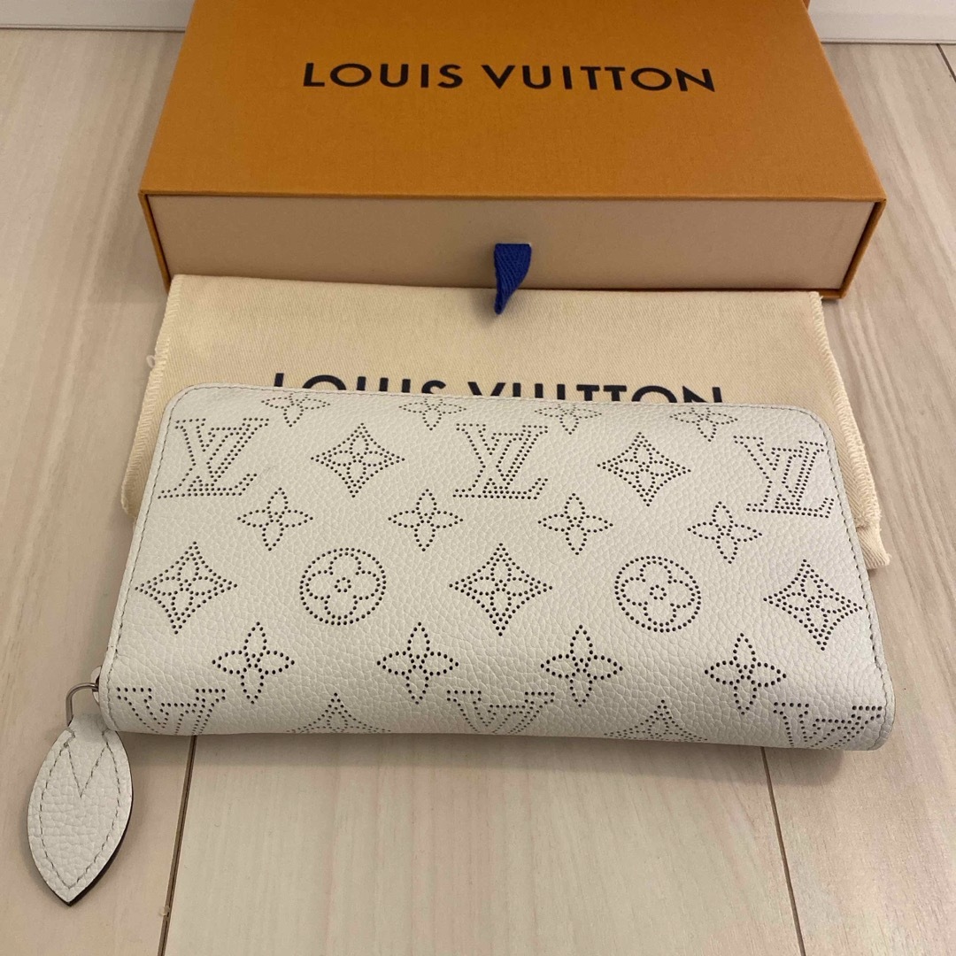 LOUIS VUITTON(ルイヴィトン)の値引き中❗️ルイヴィトン　LV マヒナ　ジッピー・ウォレット レディースのファッション小物(財布)の商品写真