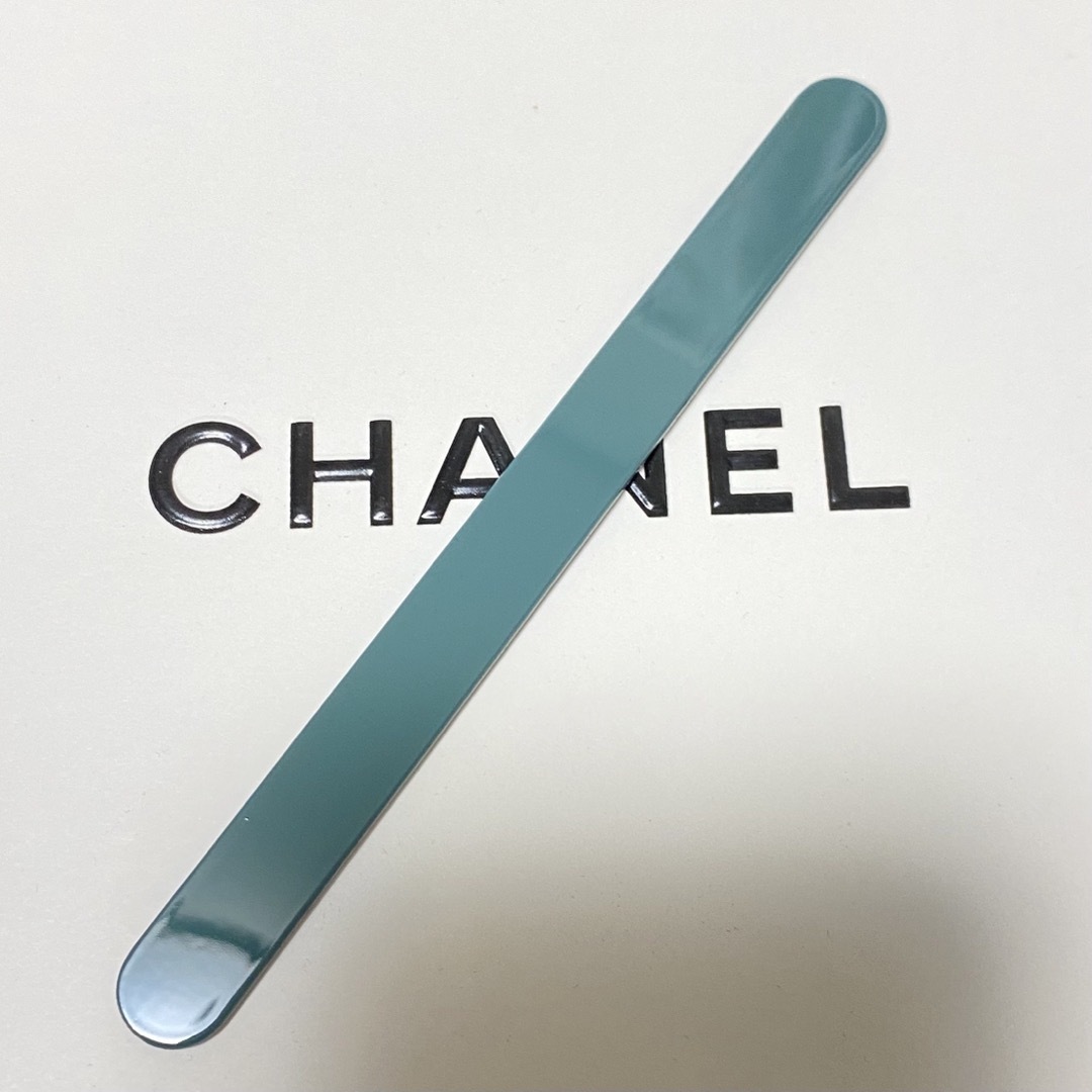 CHANEL(シャネル)のシャネル ネイルファイル キャヴァリエスゥル 131  緑 CHANEL コスメ/美容のネイル(ネイルケア)の商品写真