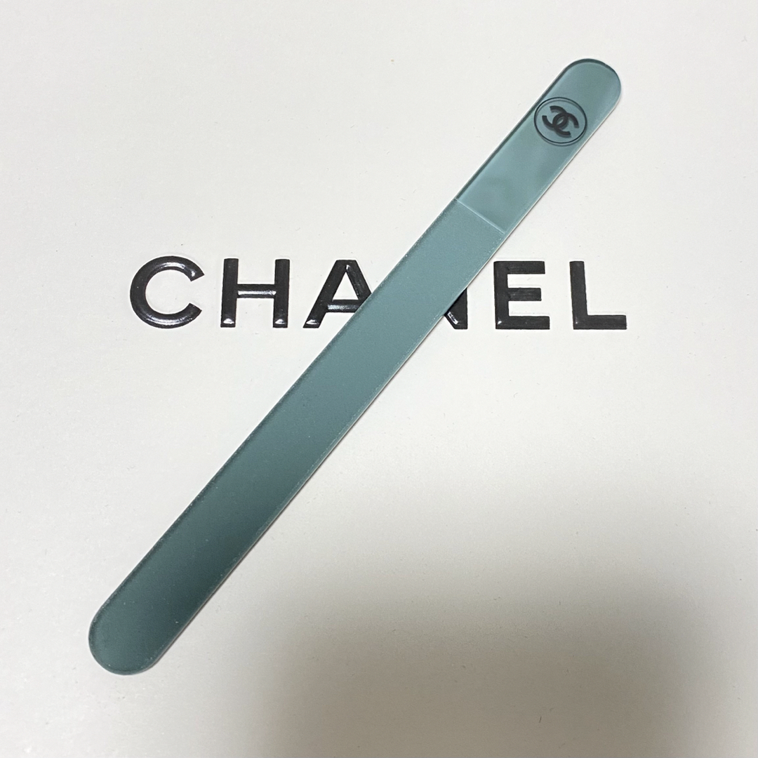 CHANEL(シャネル)のシャネル ネイルファイル キャヴァリエスゥル 131  緑 CHANEL コスメ/美容のネイル(ネイルケア)の商品写真