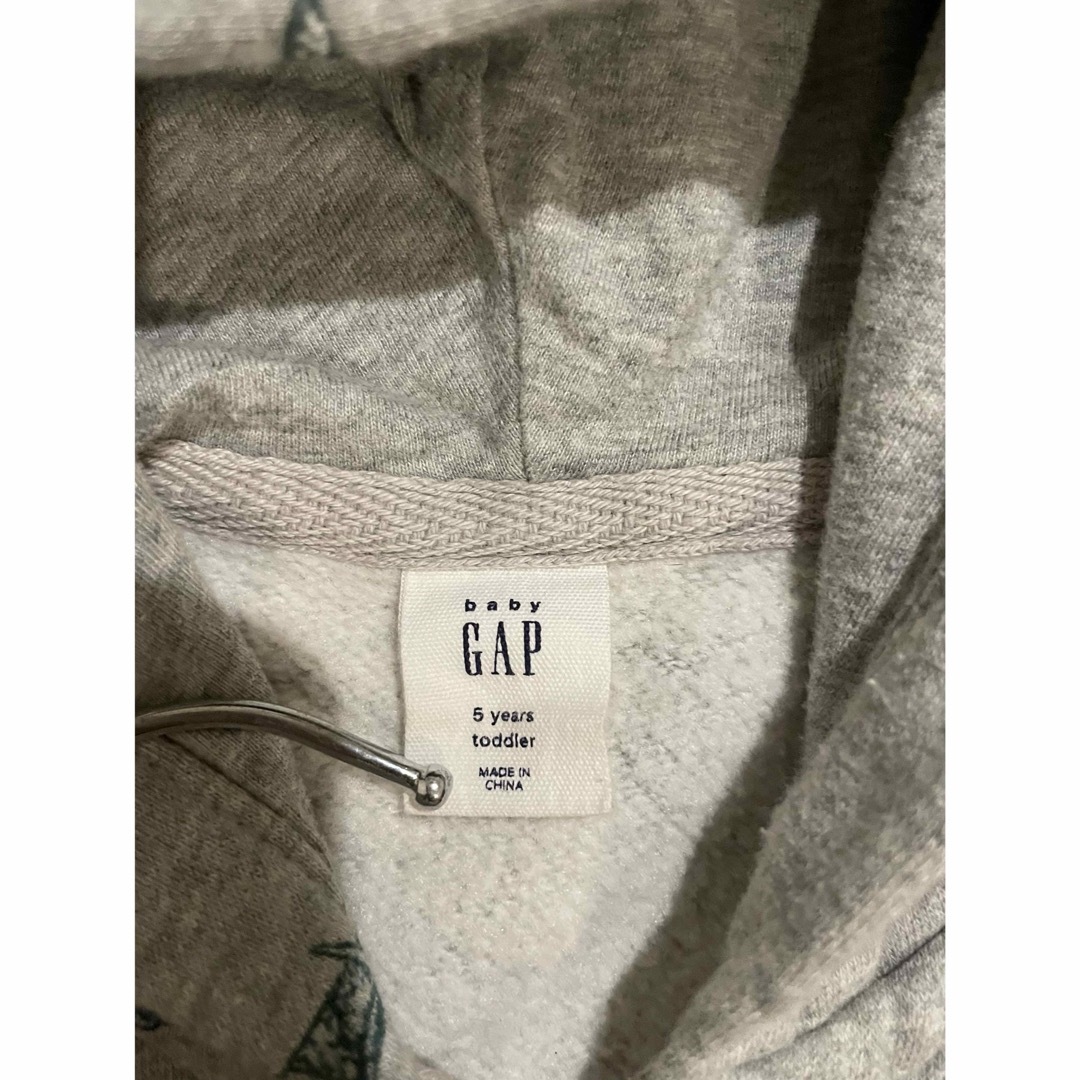 babyGAP(ベビーギャップ)のbaby GAP 恐竜裏起毛パーカー キッズ/ベビー/マタニティのキッズ服男の子用(90cm~)(ジャケット/上着)の商品写真