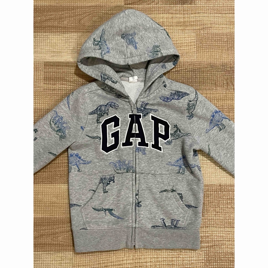 babyGAP(ベビーギャップ)のbaby GAP 恐竜裏起毛パーカー キッズ/ベビー/マタニティのキッズ服男の子用(90cm~)(ジャケット/上着)の商品写真