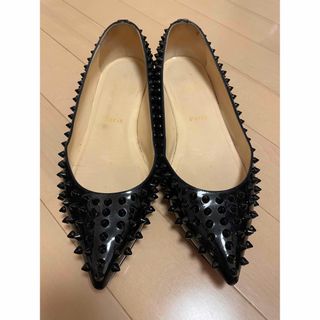 クリスチャンルブタン(Christian Louboutin)のクリスチャンルブタン ブラック エナメル スタッズ フラットシューズ 39(ハイヒール/パンプス)