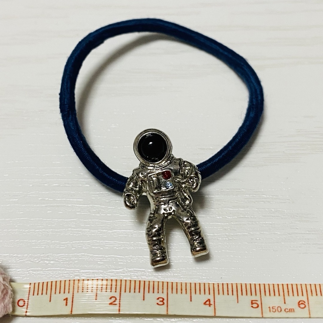 アクセサリー　アクセ　ヘアアクセサリー　ヘアゴム　ゴム　宇宙　宇宙服　宇宙飛行士 ハンドメイドのアクセサリー(ヘアアクセサリー)の商品写真