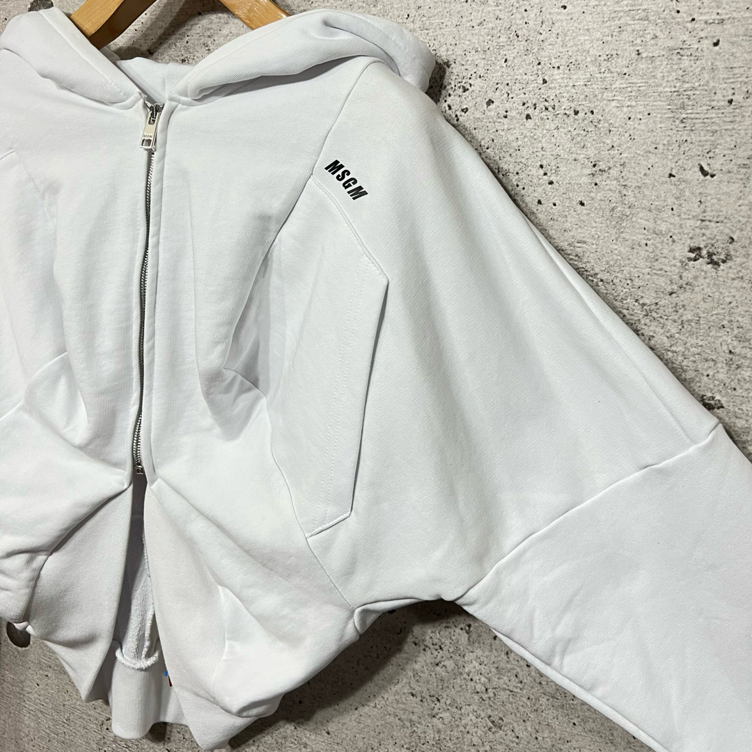 新品 MSGM クロップドトップス クロップドジップパーカー 新品 MSGM クロップドトップス クロップドジップパーカー