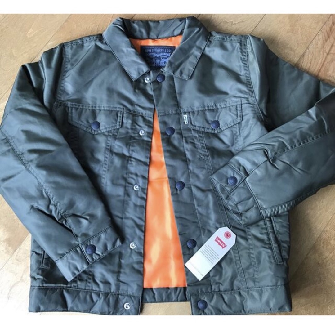 Levi's(リーバイス)の新品　リーバイス　ボーイズトラッカージャケット キッズ/ベビー/マタニティのキッズ服男の子用(90cm~)(ジャケット/上着)の商品写真