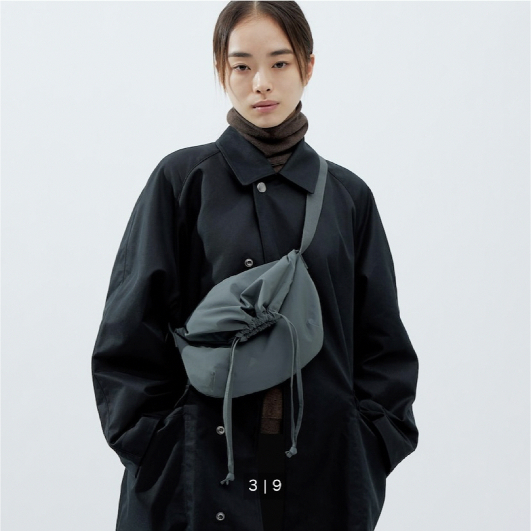 UNIQLO(ユニクロ)の新品　ユニクロU 2023秋冬 ドローストリングバッグ（スモール）ワイン メンズのバッグ(ショルダーバッグ)の商品写真