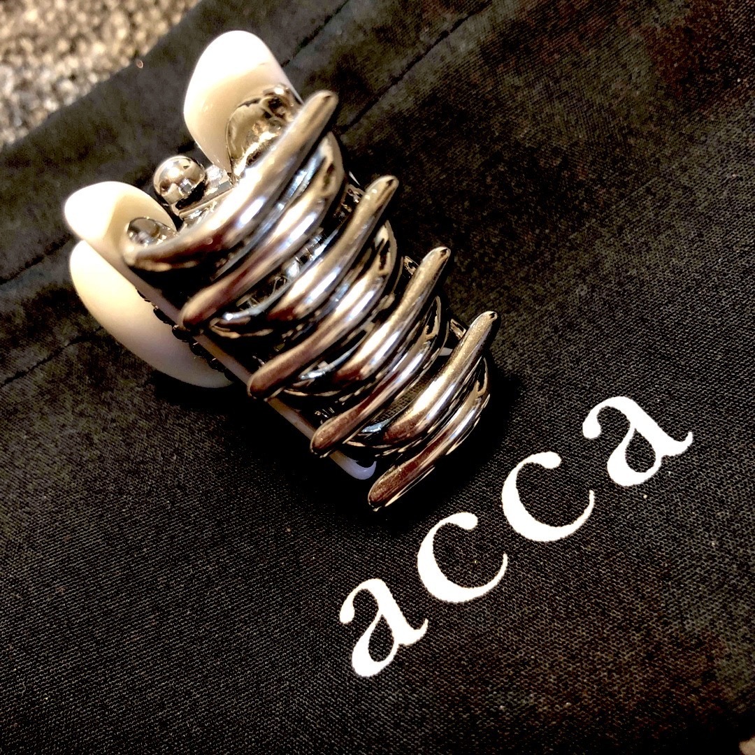 acca(アッカ)のアッカacca ダブルコラーナ♡パールラメ♡ダブルラインストーン♡ヘアクリップS レディースのヘアアクセサリー(バレッタ/ヘアクリップ)の商品写真
