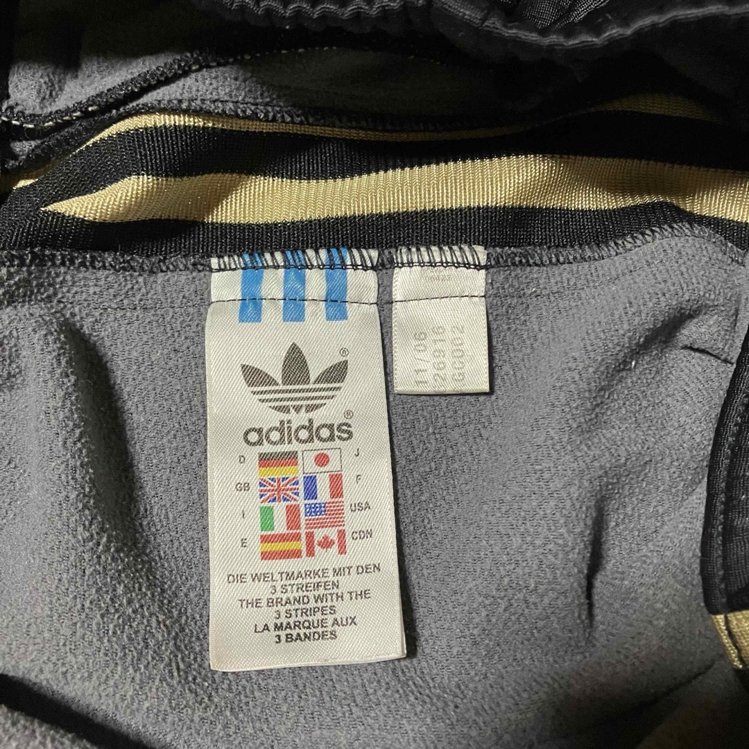 adidas(アディダス)の【XSサイズ】アディダス　トラックパンツ　ゴールドライン　万国旗　ビンテージ メンズのパンツ(その他)の商品写真