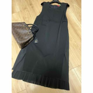 マックスマーラ(Max Mara)の美品　マックスマーラ　ワンピース　ブラック　黒(ひざ丈ワンピース)