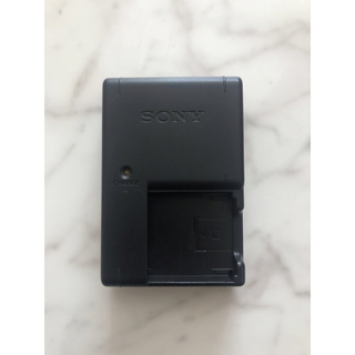 ソニー(SONY)のSONY BC-CSGD バッテリー充電器 ソニー  デジカメ用(バッテリー/充電器)