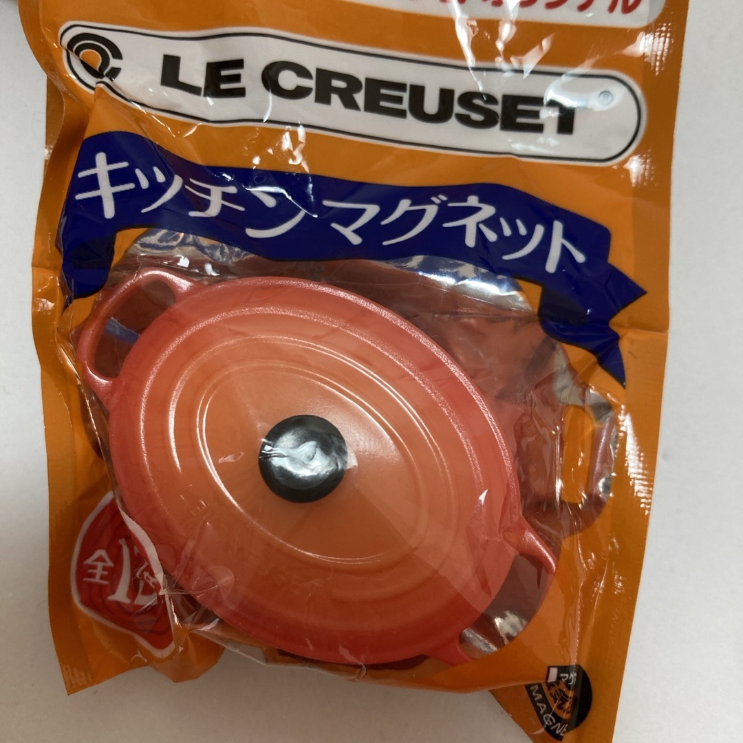 LE CREUSET(ルクルーゼ)のル・クルーゼ　キッチンマグネット　非売品　ダイドードリンコオリジナル インテリア/住まい/日用品のキッチン/食器(収納/キッチン雑貨)の商品写真