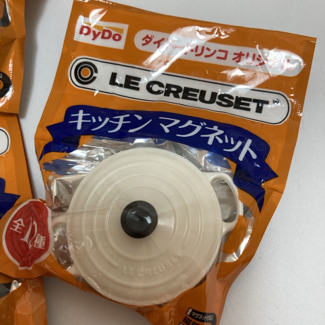 LE CREUSET(ルクルーゼ)のル・クルーゼ　キッチンマグネット　非売品　ダイドードリンコオリジナル インテリア/住まい/日用品のキッチン/食器(収納/キッチン雑貨)の商品写真