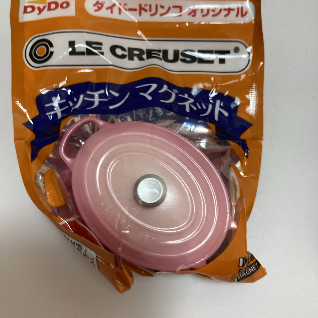 LE CREUSET(ルクルーゼ)のル・クルーゼ　キッチンマグネット　非売品　ダイドードリンコオリジナル インテリア/住まい/日用品のキッチン/食器(収納/キッチン雑貨)の商品写真