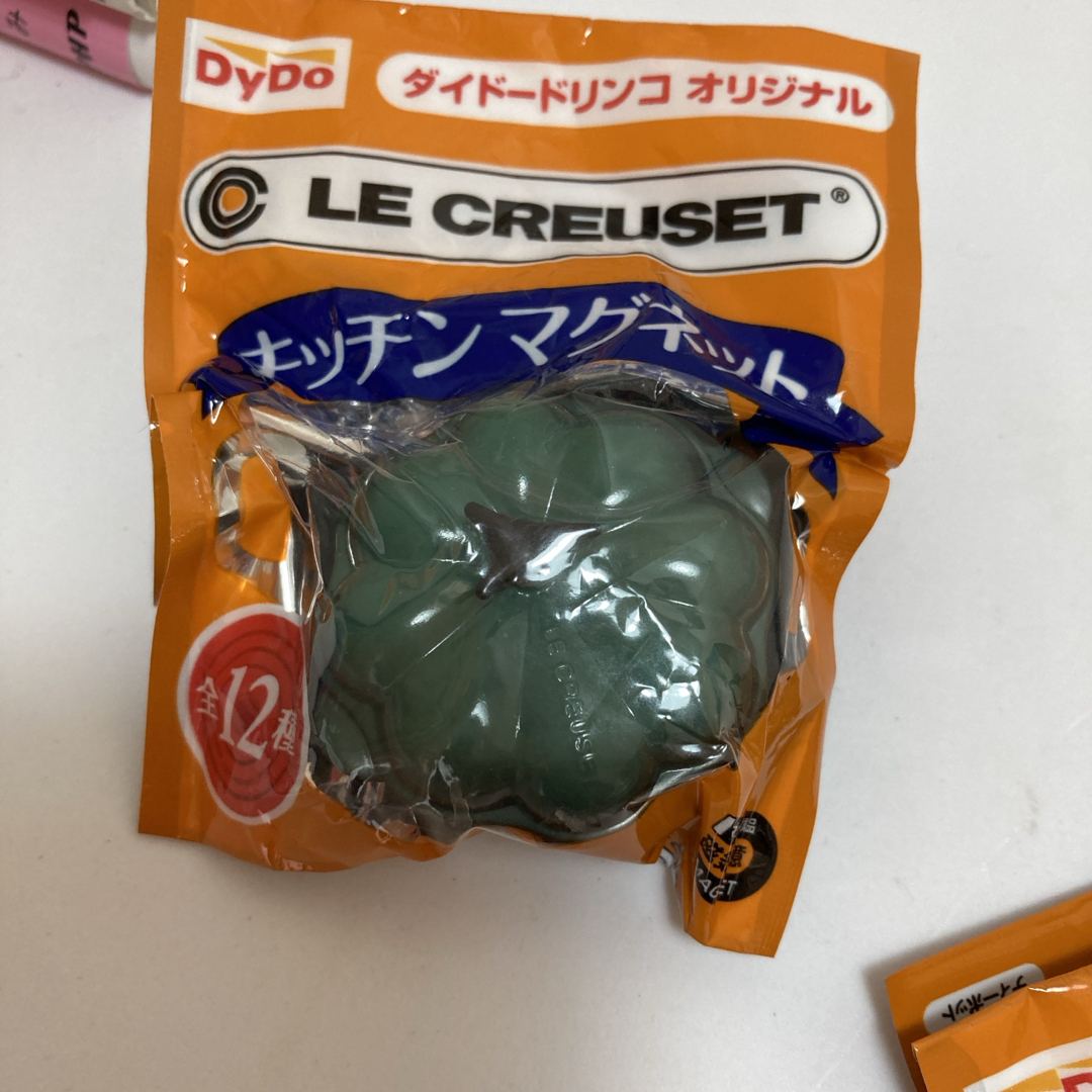 LE CREUSET(ルクルーゼ)のル・クルーゼ　キッチンマグネット　非売品　ダイドードリンコオリジナル インテリア/住まい/日用品のキッチン/食器(収納/キッチン雑貨)の商品写真