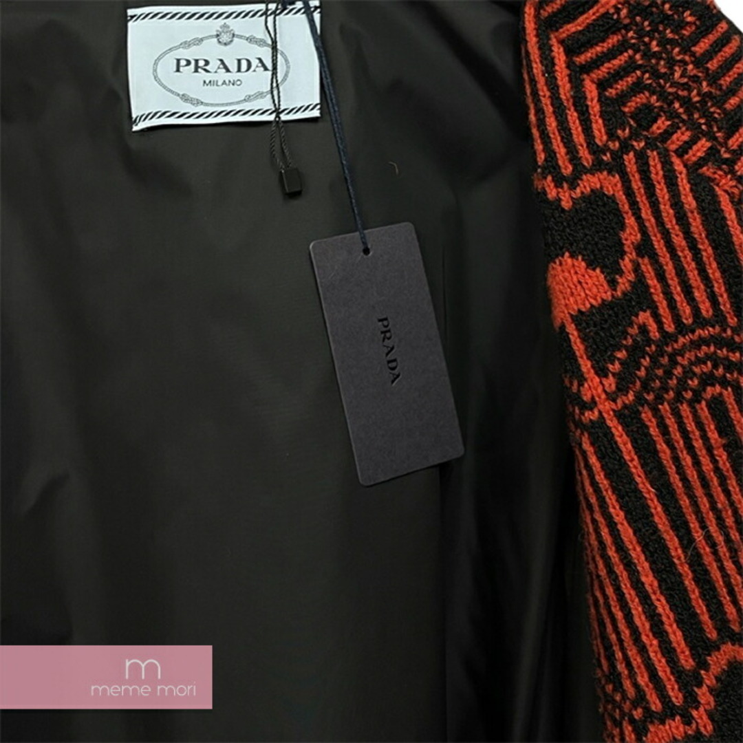 PRADA(プラダ)のPRADA 2021AW Triangular Plate Nylon Bomb Blouson プラダ 三角プレート ナイロンボンバーブルゾン 中綿ブルゾン ブラック×レッド サイズS 【240206】【中古-A】【me04】 メンズのジャケット/アウター(その他)の商品写真