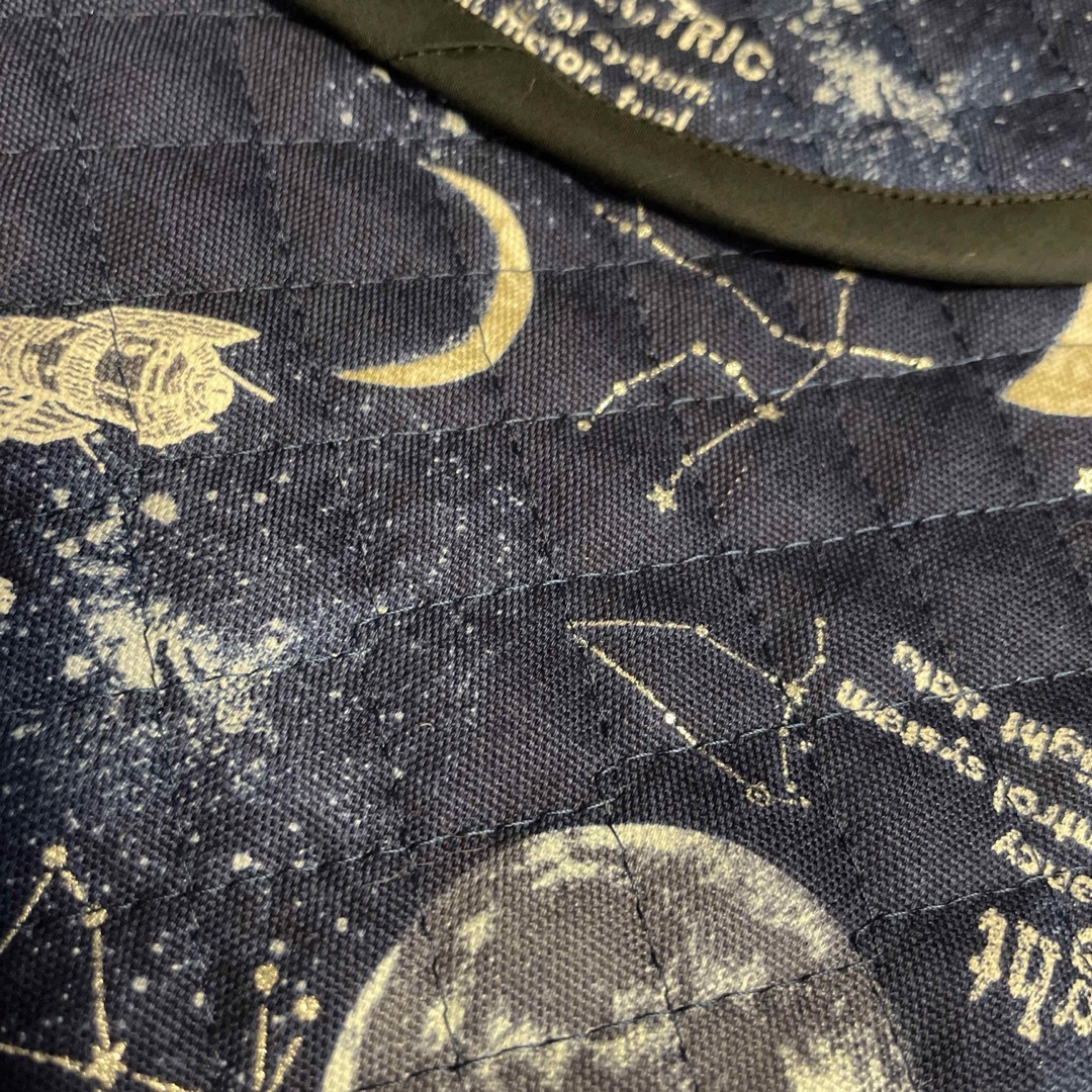 防災頭巾カバー　椅子の背もたれ用　濃紺人口衛星 ハンドメイドのキッズ/ベビー(外出用品)の商品写真