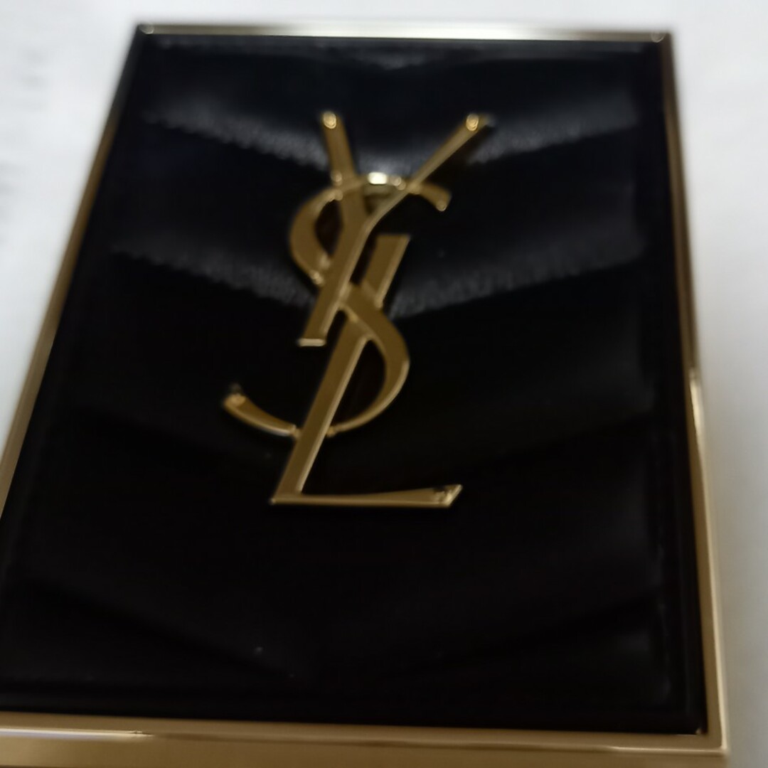 Yves Saint Laurent(イヴサンローラン)のイヴ・サンローラン　クチュールミニクラッチ　300 コスメ/美容のベースメイク/化粧品(アイシャドウ)の商品写真