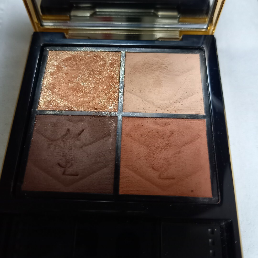 Yves Saint Laurent(イヴサンローラン)のイヴ・サンローラン　クチュールミニクラッチ　300 コスメ/美容のベースメイク/化粧品(アイシャドウ)の商品写真