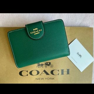 コーチ(COACH)の新品　COACH　二つ折り財布　グリーン　ワンポイント　レザー　小銭入れ有(財布)