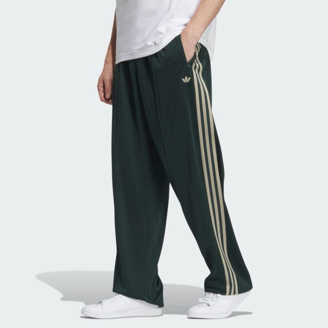 Originals（adidas）(オリジナルス)の[常田大希着用アイテム] トラック　セットアップ　シャドーグリーン　Ｓサイズ メンズのトップス(ジャージ)の商品写真