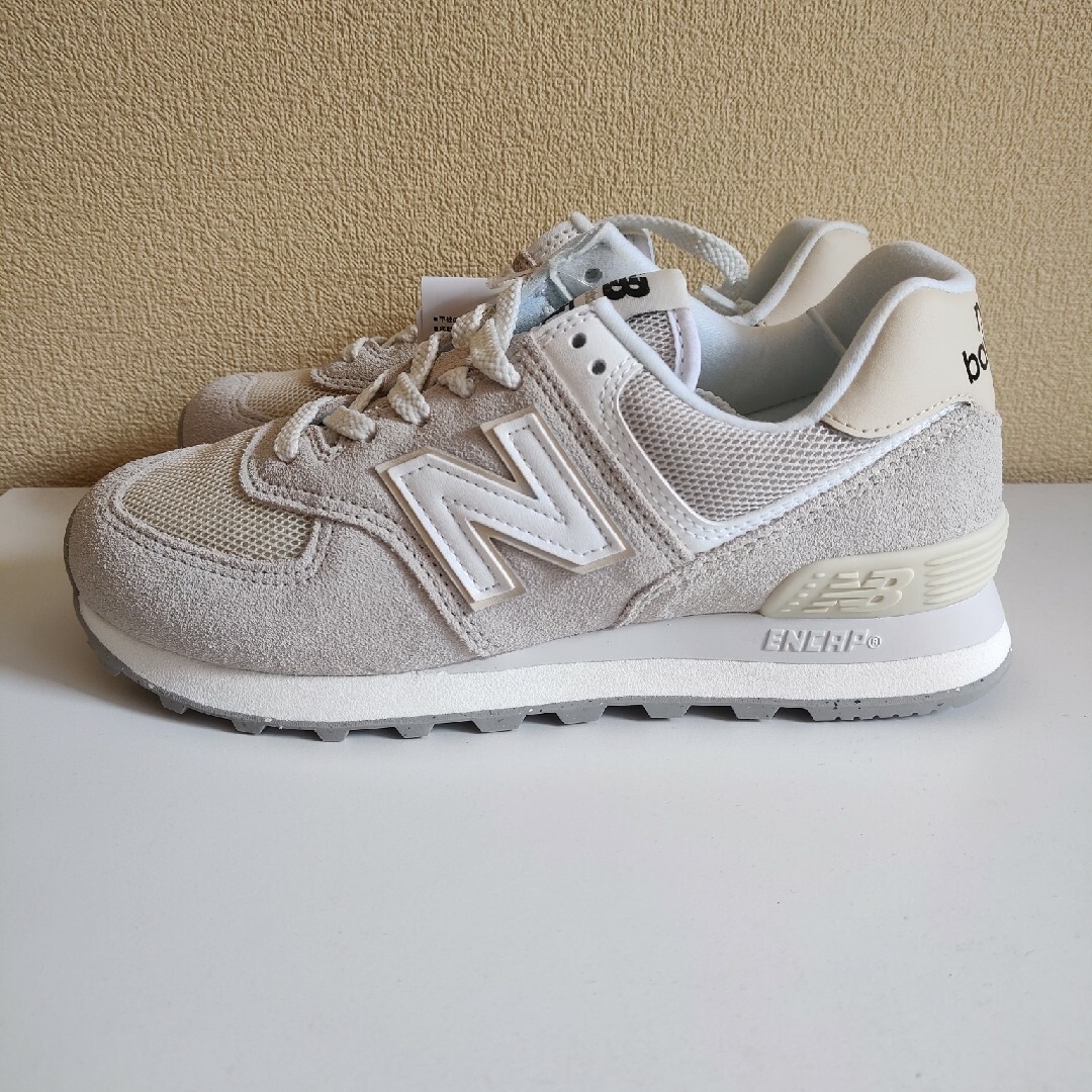 574（New Balance）(ゴーナナヨン)の【新品】ニューバランス U574FOG オフホワイト 27.5cm メンズの靴/シューズ(スニーカー)の商品写真