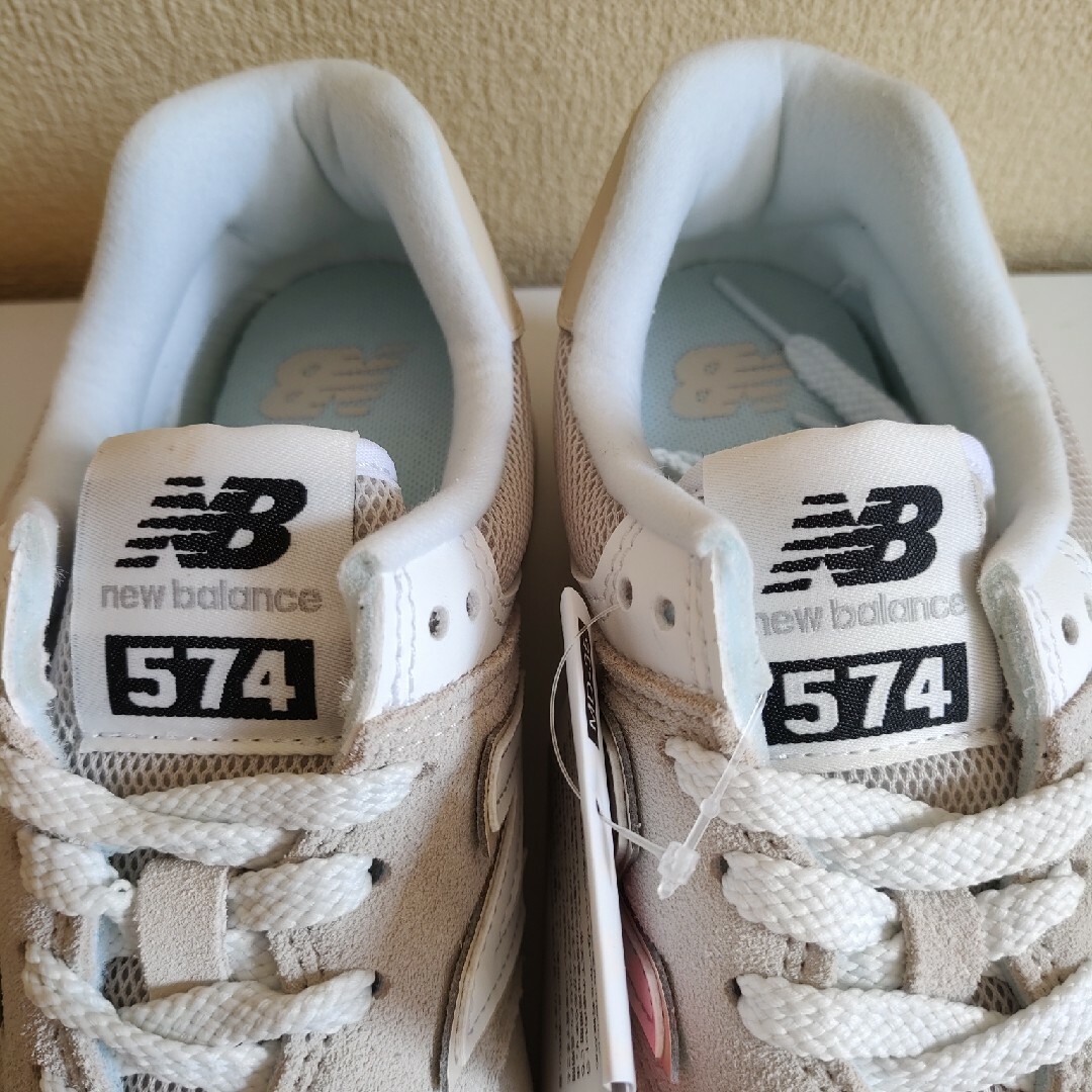 574（New Balance）(ゴーナナヨン)の【新品】ニューバランス U574FOG オフホワイト 27.5cm メンズの靴/シューズ(スニーカー)の商品写真