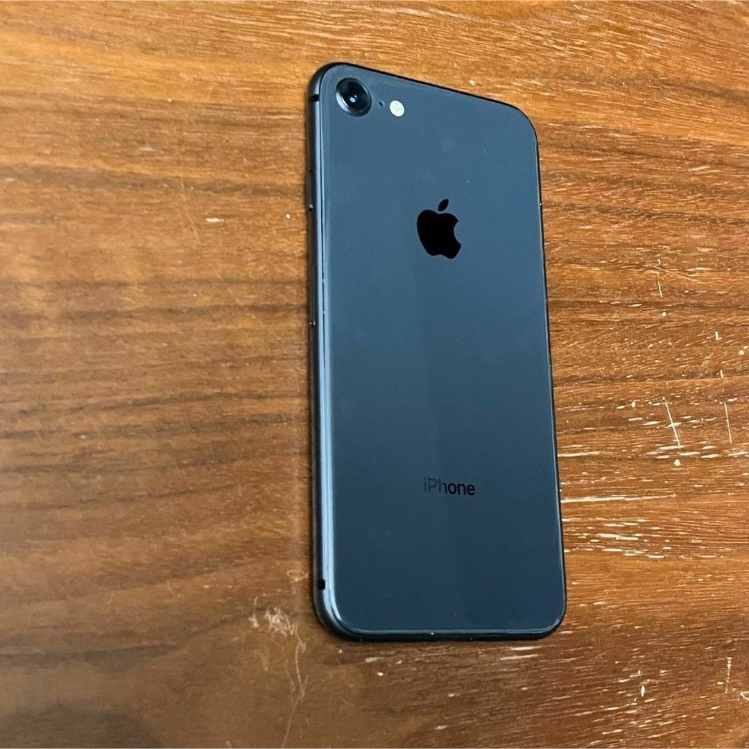 美品&バッテリーほぼ新品】iPhone8 64GBの通販 by T.'s shop｜ラクマ