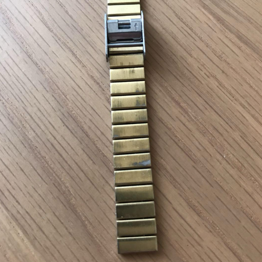 CASIO(カシオ)のCASIO カシオ 腕時計　チープカシオ　レディース　ゴールド メンズの時計(腕時計(デジタル))の商品写真