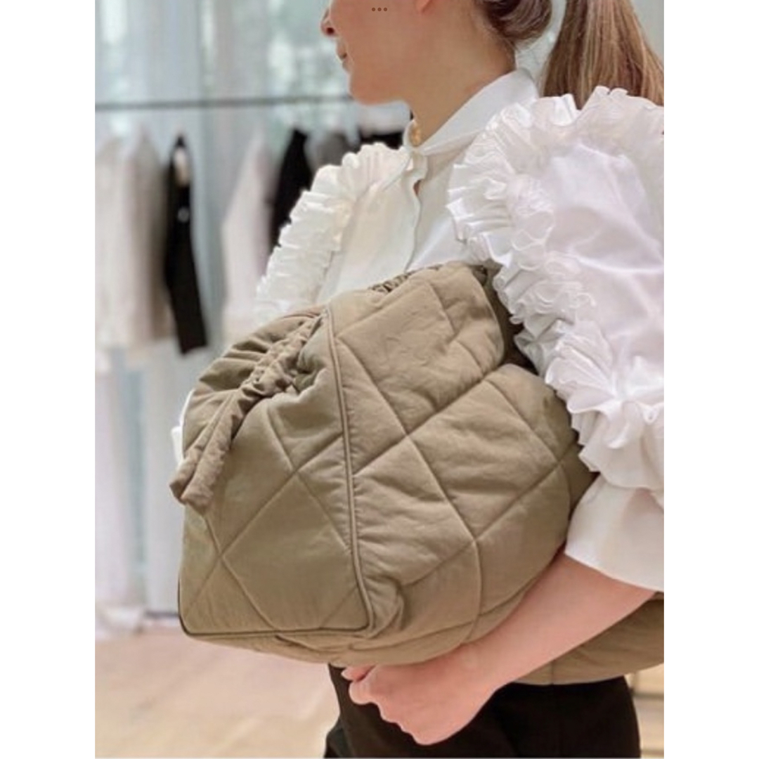 LUDLOW(ラドロー)のラドロー　quilted clutch オリーブ　ludlow キルティング レディースのバッグ(クラッチバッグ)の商品写真