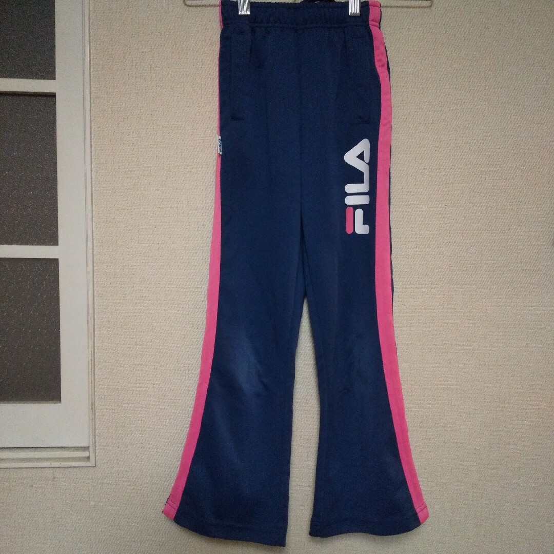 FILA(フィラ)のFILAジャージパンツsize130 キッズ/ベビー/マタニティのキッズ服女の子用(90cm~)(パンツ/スパッツ)の商品写真