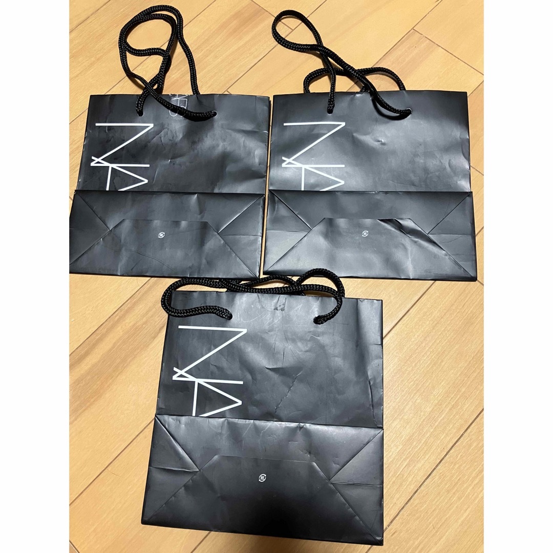 NARS(ナーズ)の匿名配送　NARS紙袋３枚　ショッパー　ショップ袋　クーポン消化　消費 レディースのバッグ(ショップ袋)の商品写真