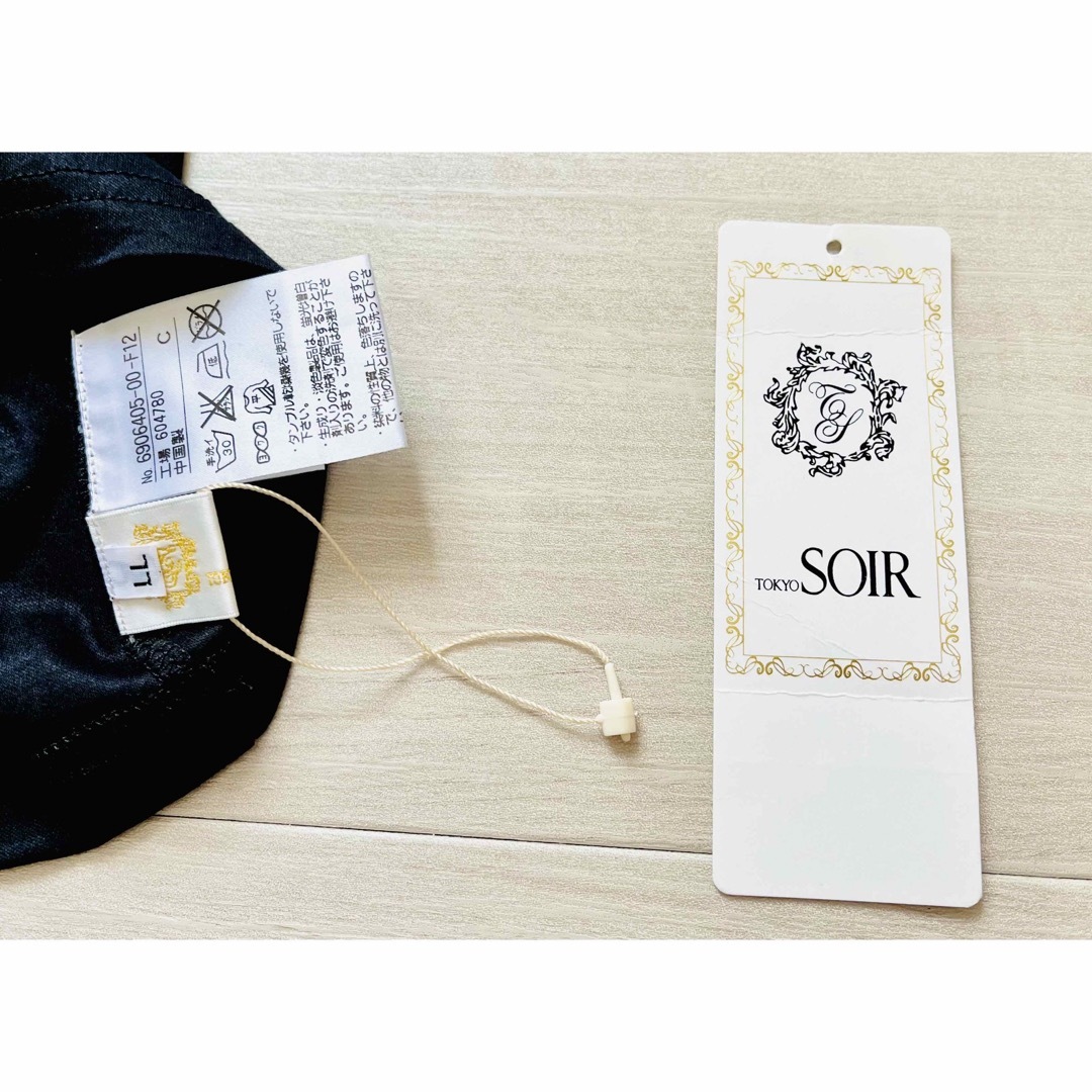 TOKYO SOIR(トウキョウソワール)の未使用　SOIR ビジューシフォン袖カットソー　ブラック　LL レディースのトップス(カットソー(半袖/袖なし))の商品写真