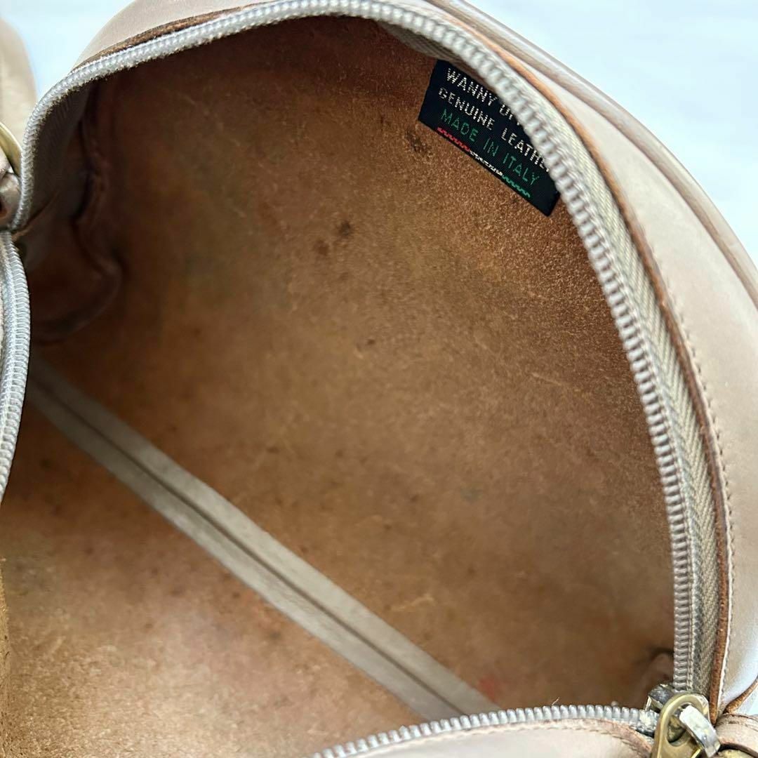 IL BISONTE(イルビゾンテ)の✨美品✨大人気　イルビゾンテ　ショルダーバッグ　レザー　グレージュ　ハーフムーン レディースのバッグ(ショルダーバッグ)の商品写真