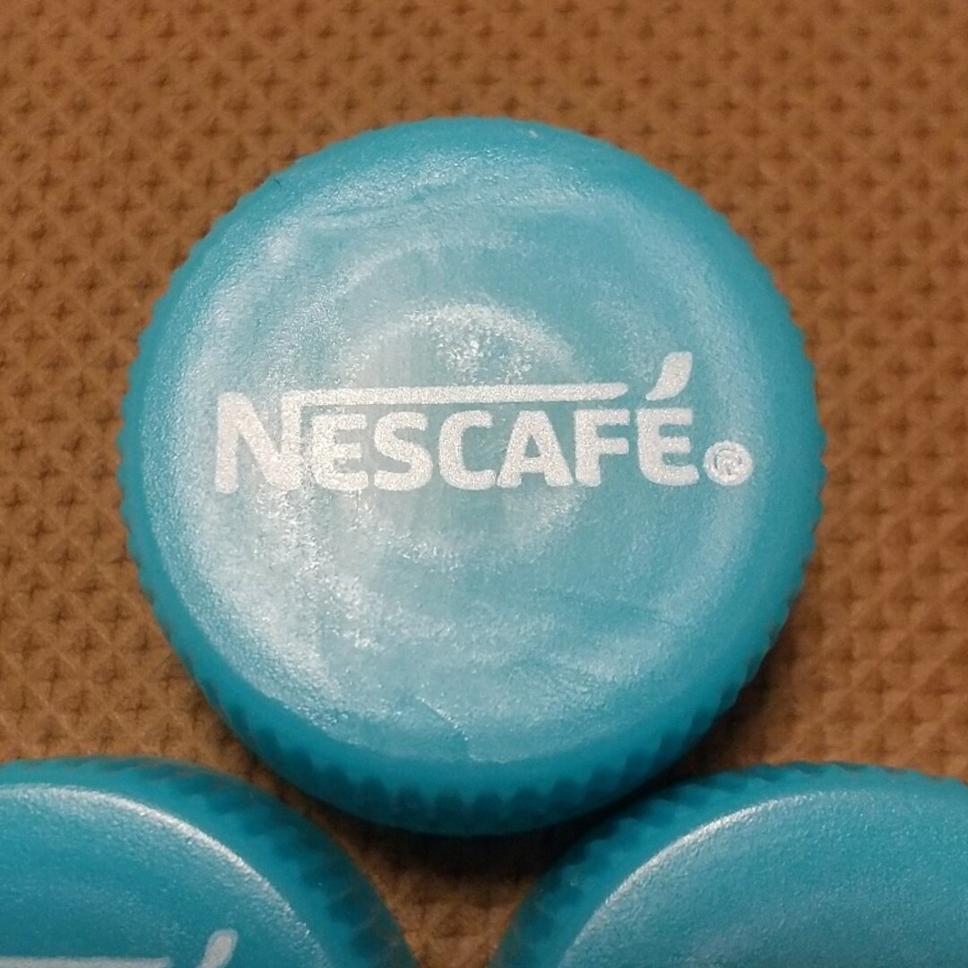 NESCAFE ネスカフェ ペットボトルキャップ 水色 3種類 エンタメ/ホビーのコレクション(その他)の商品写真