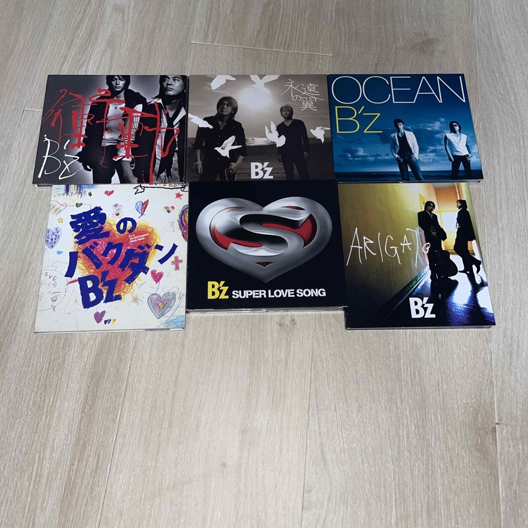 B'z(ビーズ)のB'z CD シングル　紙ジャケ　6枚セット エンタメ/ホビーのCD(ポップス/ロック(邦楽))の商品写真