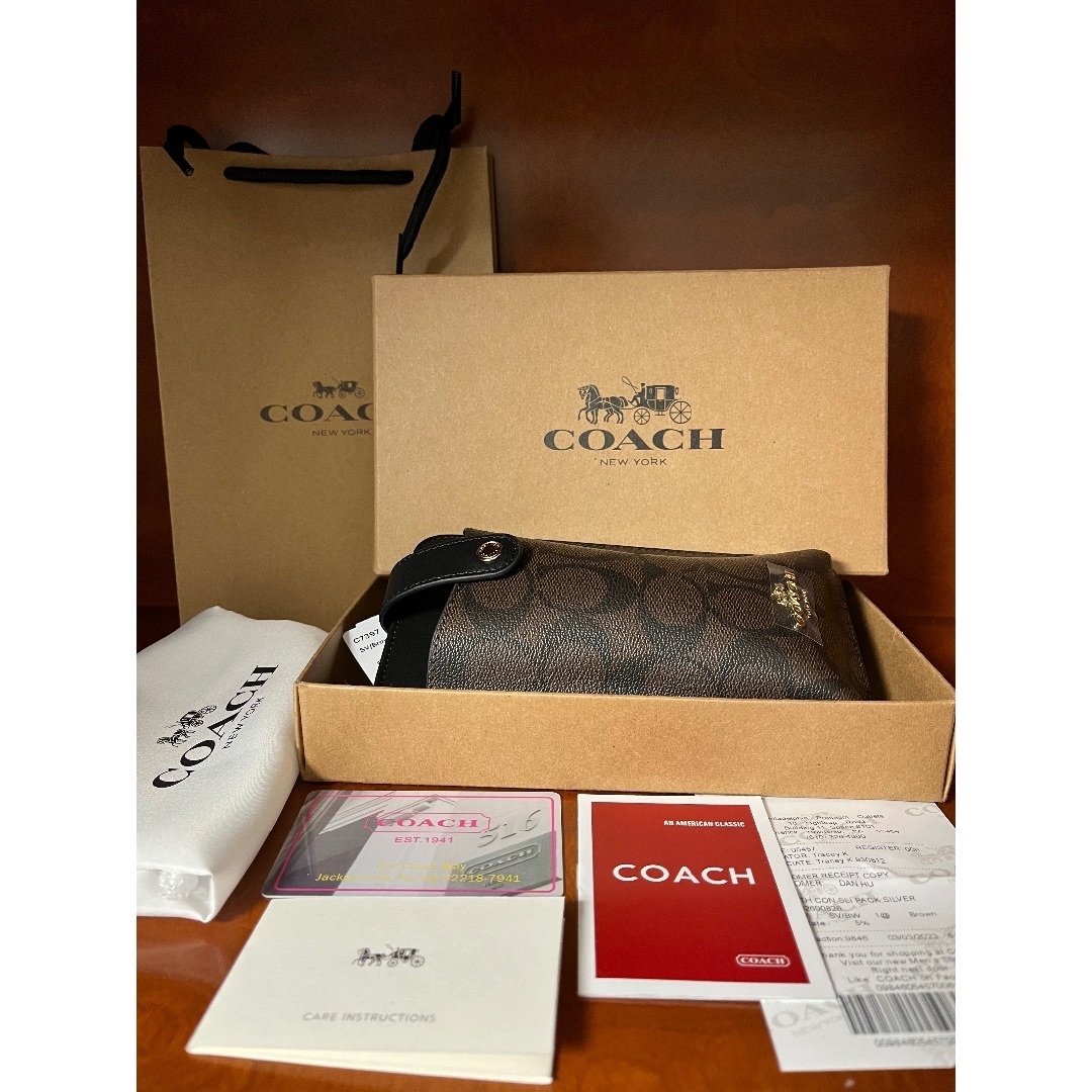 COACH(コーチ)のCOACH スマホショルダーバッグ　ブラック×ブラウンシグネチャー　新品未使用品 レディースのバッグ(ショルダーバッグ)の商品写真