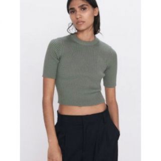 ザラ(ZARA)の新品タグ付★ザラZARA クロップド丈半袖セーター カーキ M 日本サイズL相当(ニット/セーター)