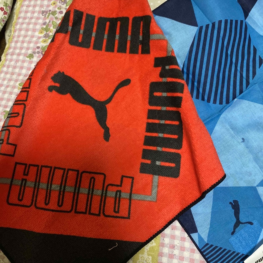 PUMA(プーマ)の新品未使用　保育園　幼稚園　PUMA ループ付きタオル2枚とハンカチ1枚 インテリア/住まい/日用品の日用品/生活雑貨/旅行(タオル/バス用品)の商品写真