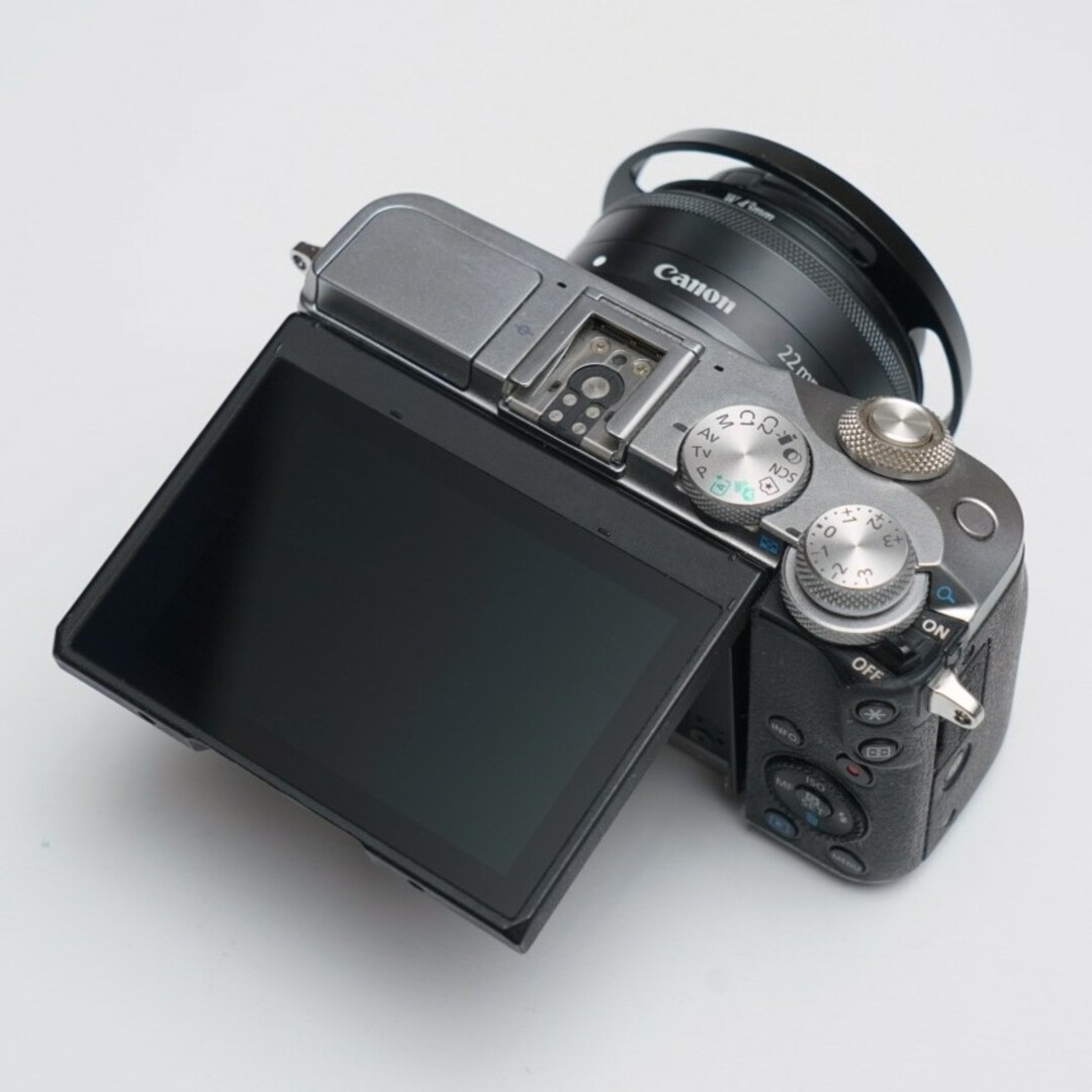 Canon(キヤノン)のEOS M6ボディ、22mm f2、18-150mm f3.5-6.3レンズ スマホ/家電/カメラのカメラ(デジタル一眼)の商品写真