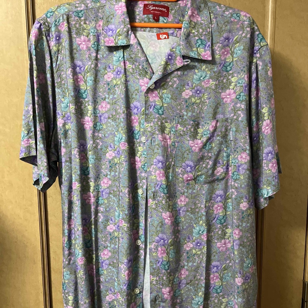 Supreme(シュプリーム)のSUPREME Mini Floral 半袖シャツ DUSTY PURPLE  メンズのトップス(Tシャツ/カットソー(半袖/袖なし))の商品写真