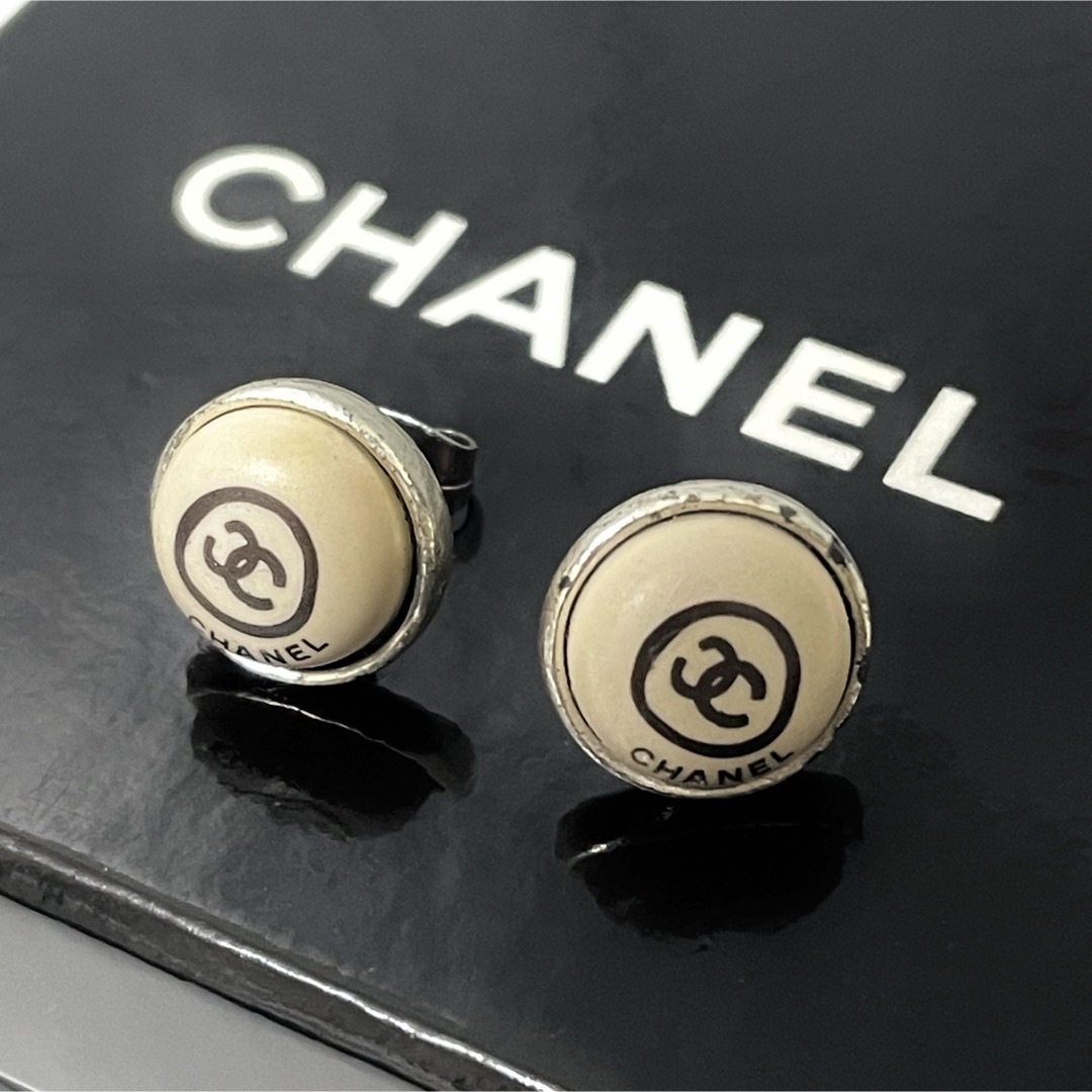 CHANEL(シャネル)の【状態考慮】CHANEL  ピアス  ココマーク  手書き風ロゴ  ヴィンテージ レディースのアクセサリー(ピアス)の商品写真