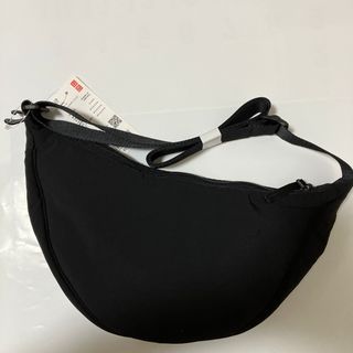 新品ショルダーバッグ黒　ナイロン素材UNIQLO 