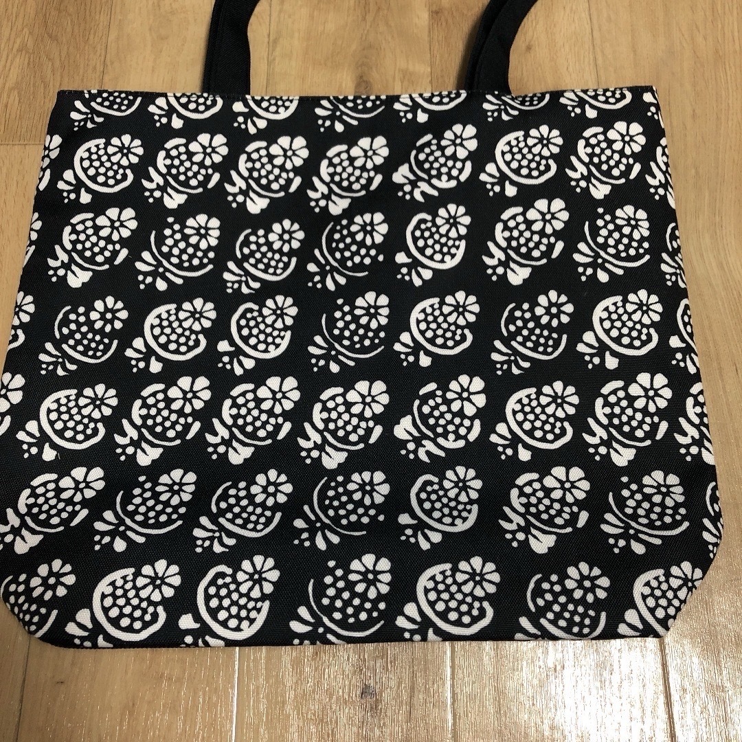 marimekko(マリメッコ)のmarimekko × cliniqueコラボトート レディースのバッグ(トートバッグ)の商品写真