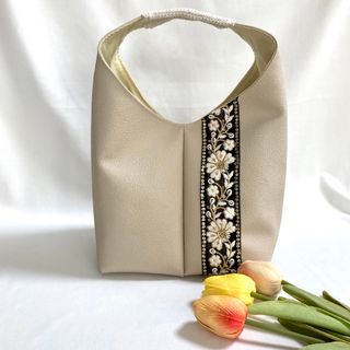 ズパゲッティバッグ オフホワイト 斜めラインマルシェバッグの通販 by ズパゲッティバッグ オフホワイト 斜めラインマルシェバッグの通販 by