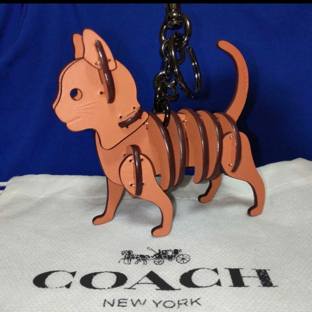 COACH(コーチ)のCOACH レザー キャット チャーム、超美品 レディースのファッション小物(キーホルダー)の商品写真